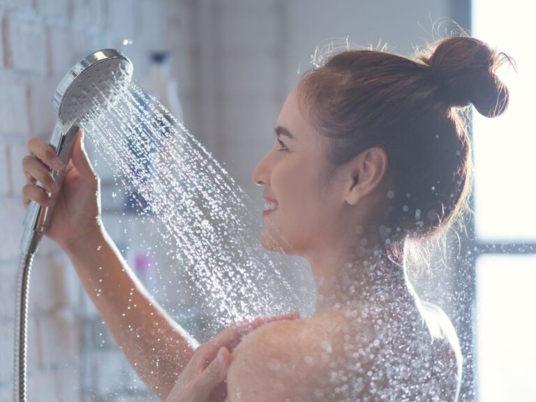 Comment se faire jouir avec le pommeau de douche ? - Plaisir Au Quotidien