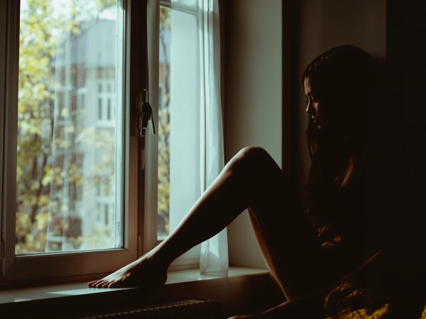 silhouette_fenetre_lumiere