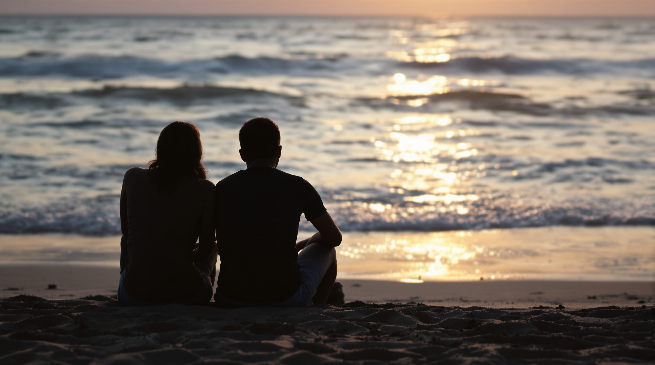 couple_silhouette_plage_spiFacilitating