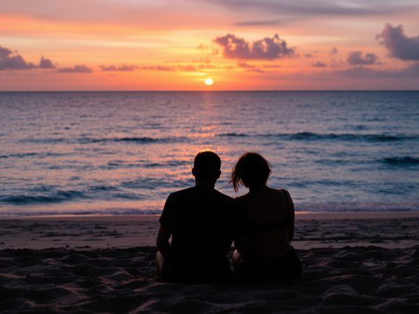 complicité_intime_plage_coucher_soleil